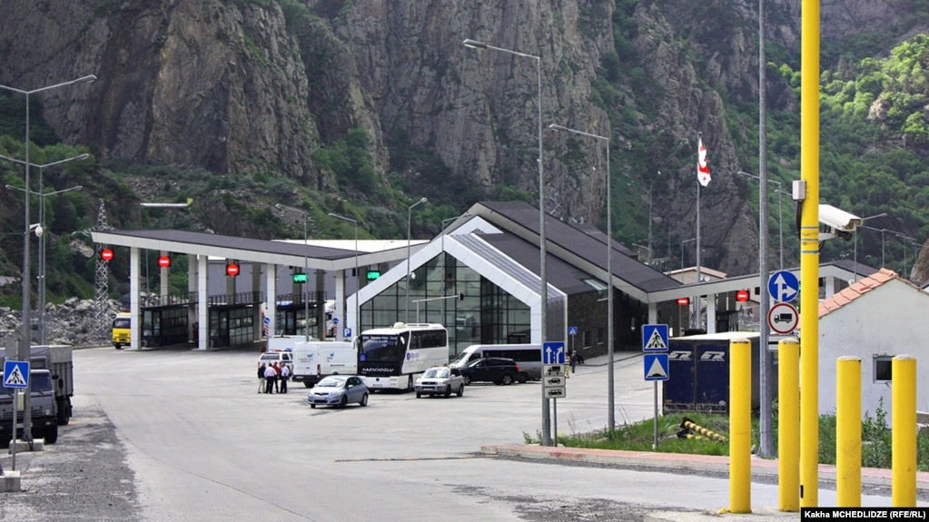 Customs on the Georgian-Russian border stopped working due to bad weather